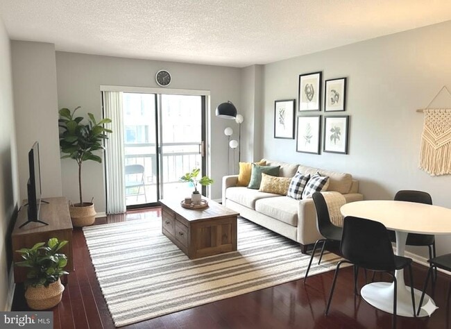 Building Photo - 2111 Wisconsin Ave NW Unit 420
