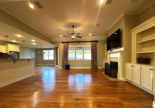 Photo - 5 Bedroom /4 Bath House in LAKELAND!!!