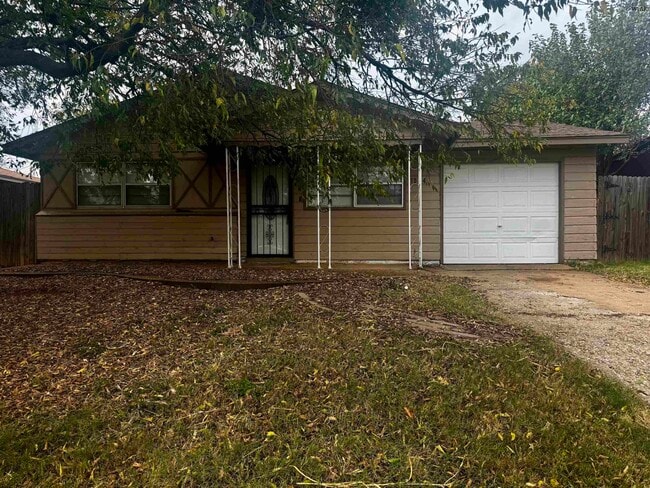 Building Photo - 1504 Red Fox Rd