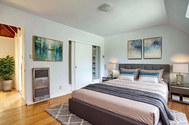 Building Photo - 2564 W 5th St Rental