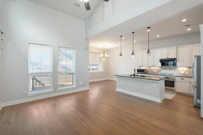 Photo - 913 Cannoneer Ln