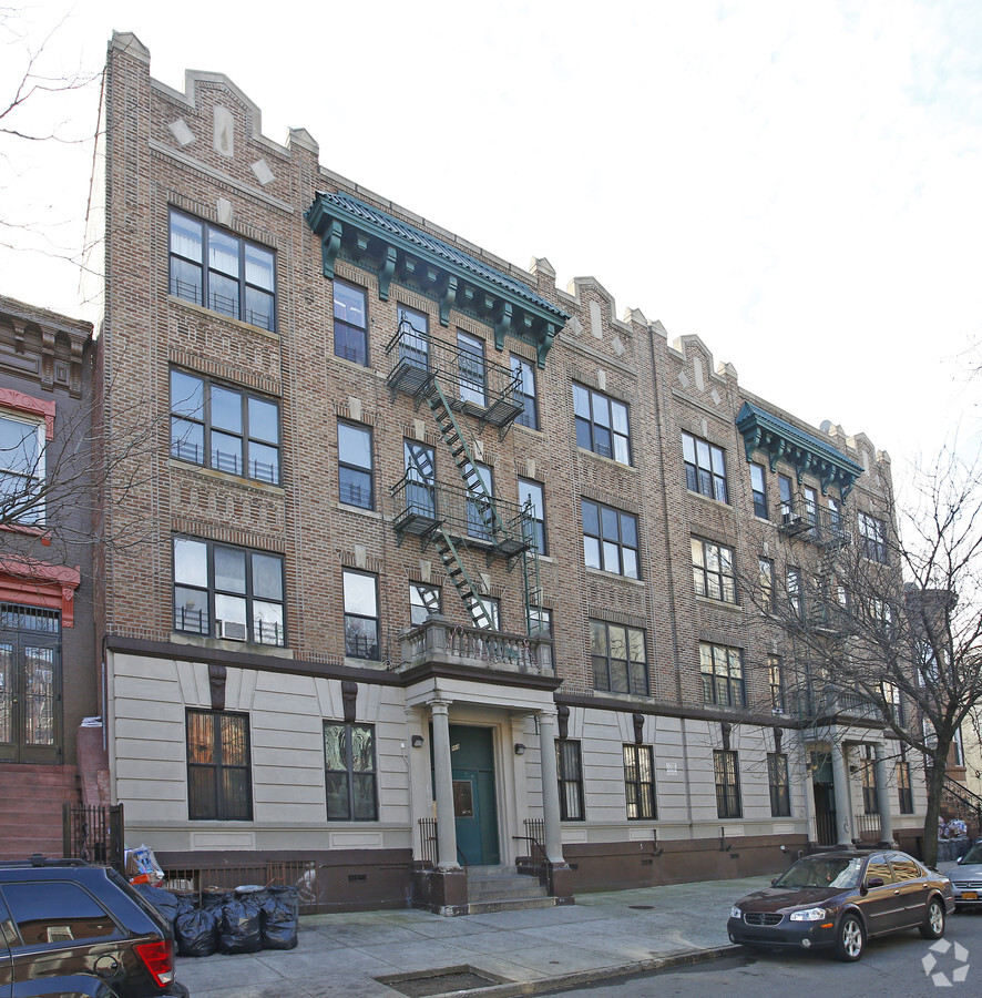 984 Greene Ave - 984 Greene Ave Apartments
