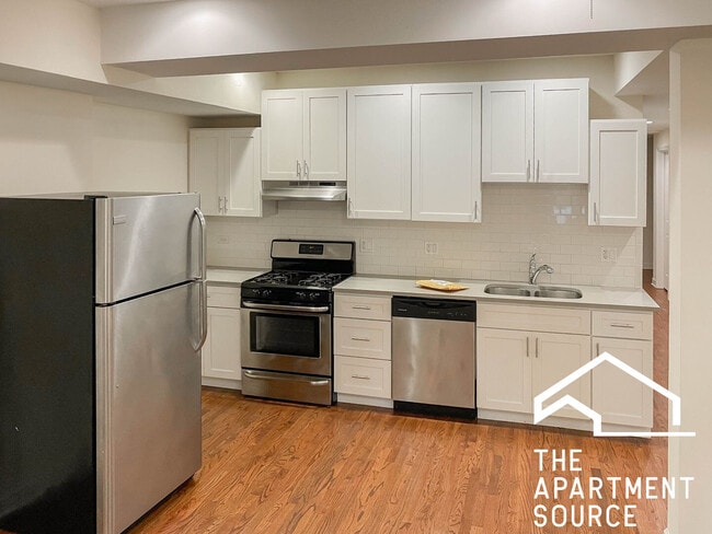 Building Photo - 1827 W Leland Ave Unit GDN Rental