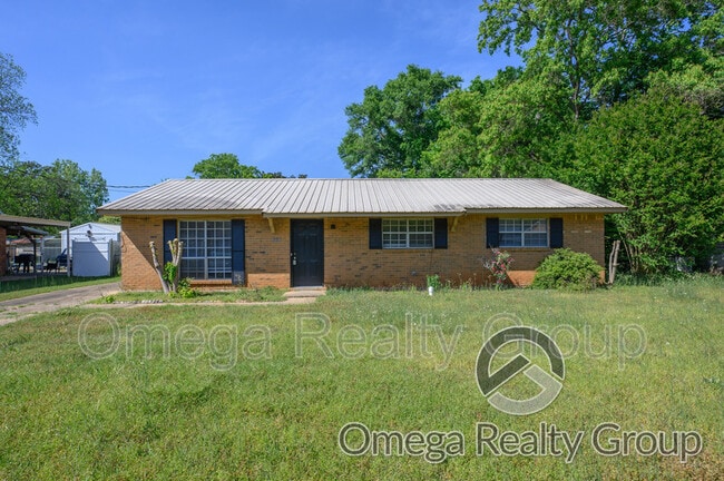 Building Photo - 221 Radburn Way