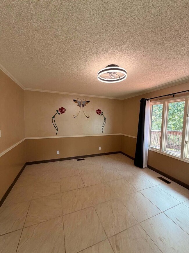 4427 Edgewood Cir