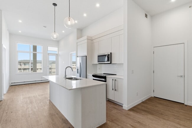 Photo - 395-1395 Skyview Pkwy NE