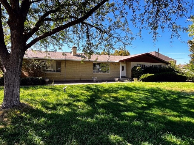 Building Photo - Beautiful 6 Bedroom/4 Bathroom in Centerville