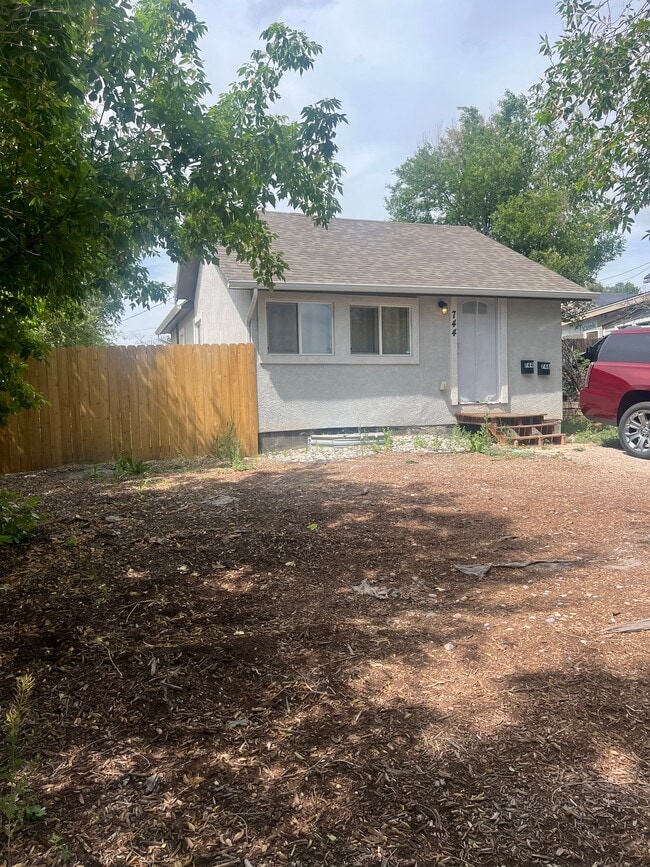 Photo - 744 E Costilla St