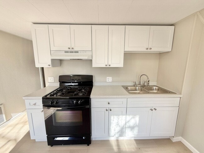 Photo - 1041 Lake Ave Unit 3