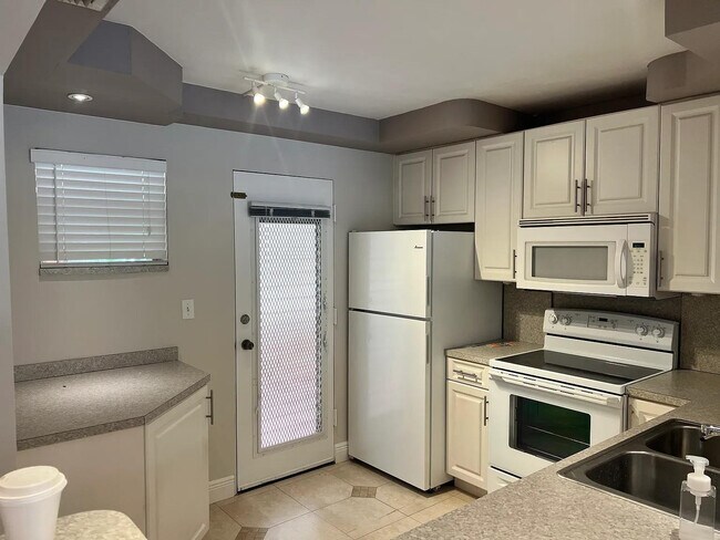 Building Photo - 403 NW 68th Ave Unit 202