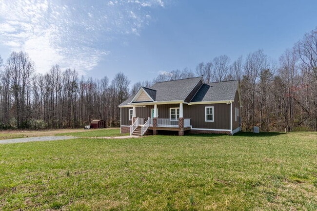 Your Next Home Awaits: 3-Bedroom Gem in Kents Store, VA!