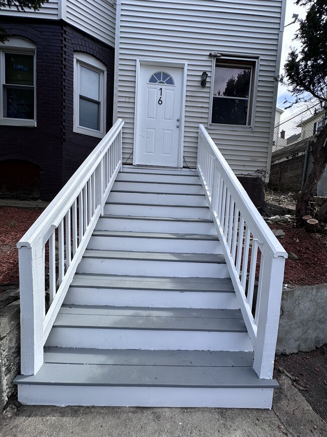 Building Photo - 16 Groton Pl Unit Apartment #4