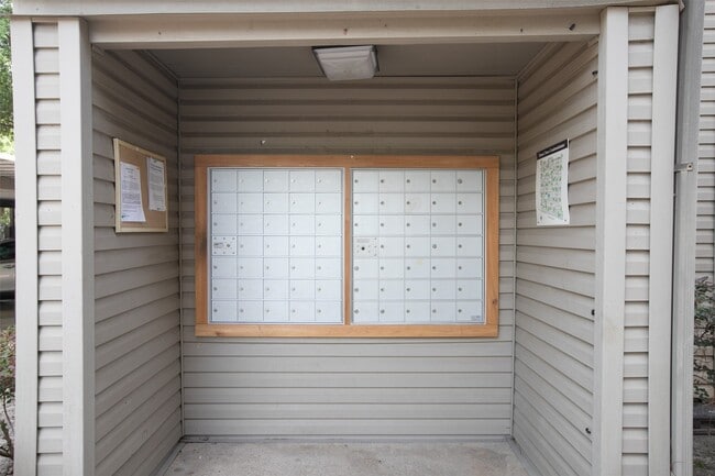 Building Photo - 9707 Richmond Ave.