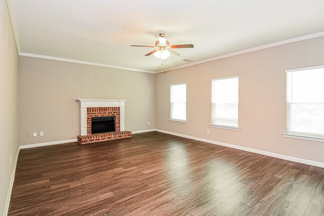 Photo - 466 Fieldcrest Dr