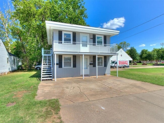 Photo - 203 E Brooks St