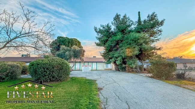 Building Photo - 117 Universe Ave Unit B