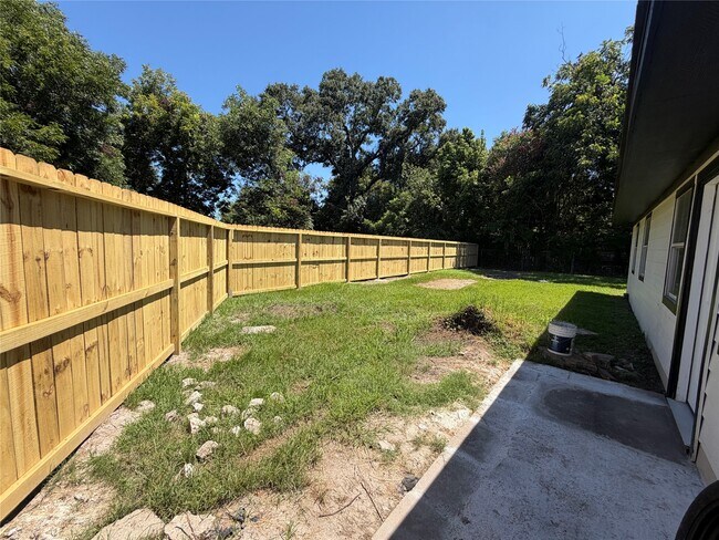 Photo - 143 Hollyvale Dr