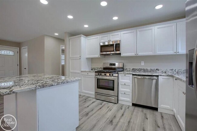 Photo - 47705 Roland St