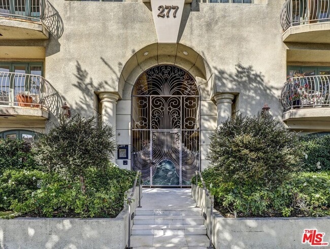 Building Photo - 277 S Spalding Dr Unit 102
