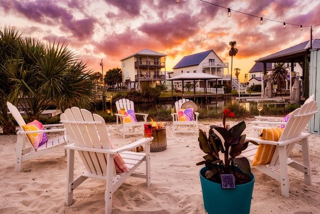 Photo - 105 W 7th St