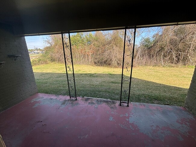 Patio w/yard - 3121 Johnston St Unit RiverstoneCondos-121