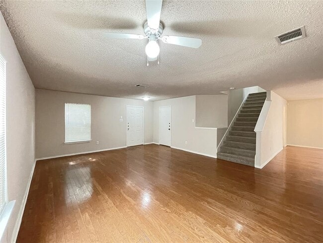 Photo - 3079 Hill St