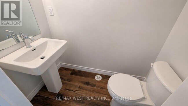 Photo - 15 Inverary Cres