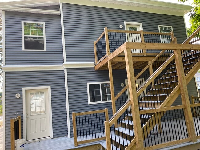 Back decks - 321 Turner St