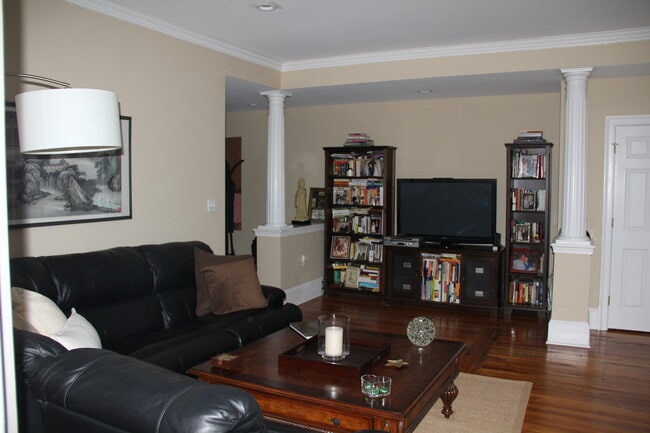 Photo - 1423 R St NW Unit 305