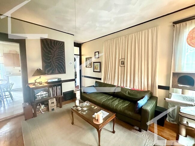 Photo - SPACIOUS OAK SQUARE 3 BED! GOOD DEAL!!