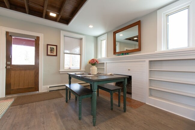 Photo - Hayes House Unidad Main Home