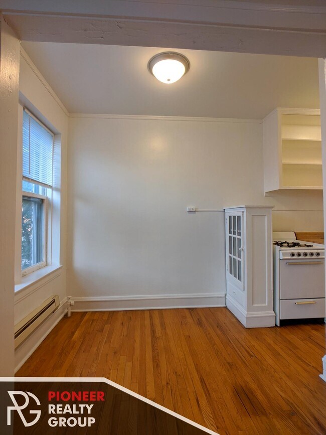 Photo - 4635 N Paulina St