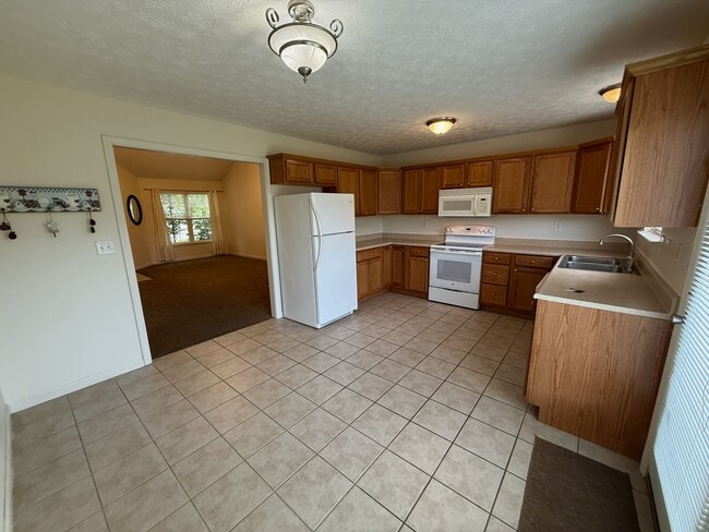 Kitchen - 1982 Cal Dr