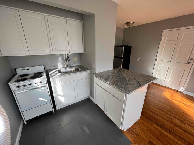 Photo - 2519 Indianola Ave Unidad A