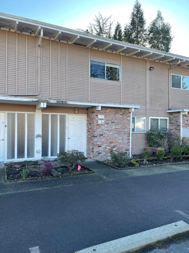 Building Photo - 12231 SE 59th St Unit #88