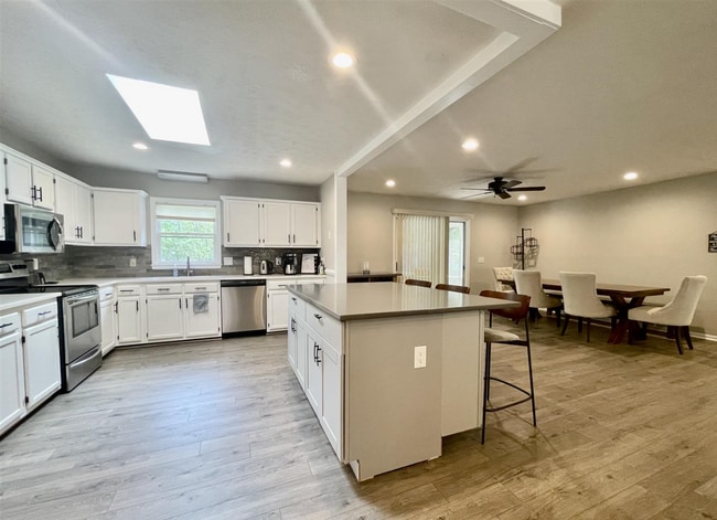 Photo - 10 Meadowlark Ln