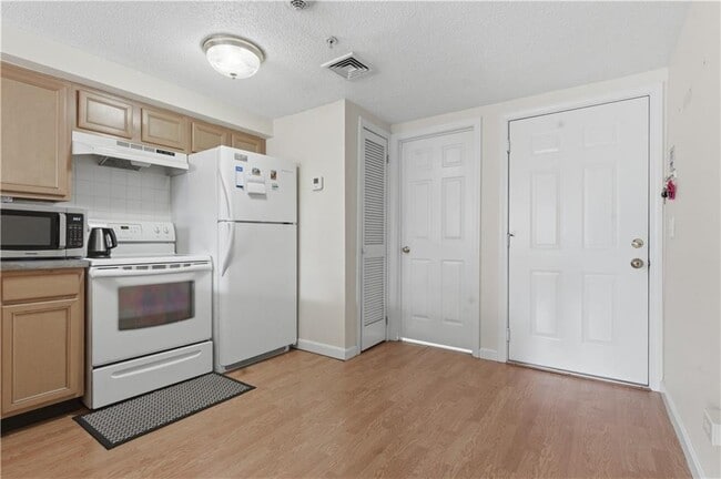 Photo - 31 Devereux Ave