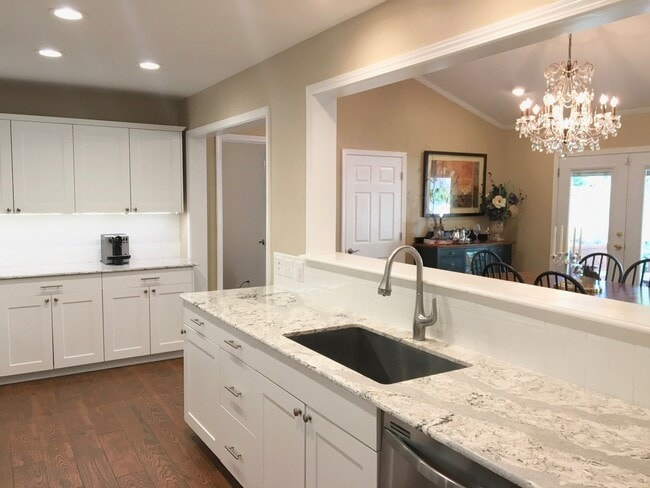 Photo - 776 Thora Blvd