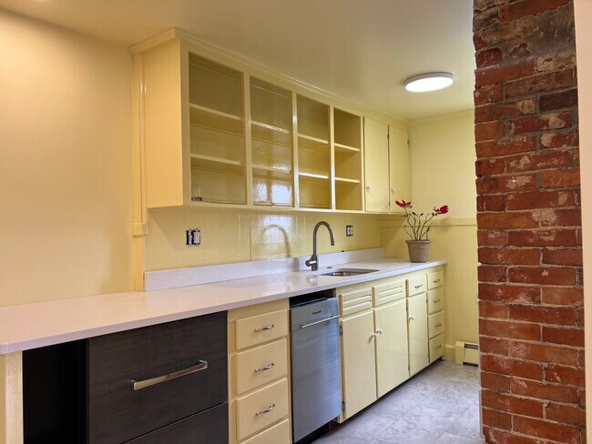 Photo - 31 Pleasant St Unit 3