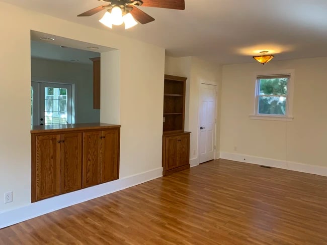 Photo - 430 E 2nd St