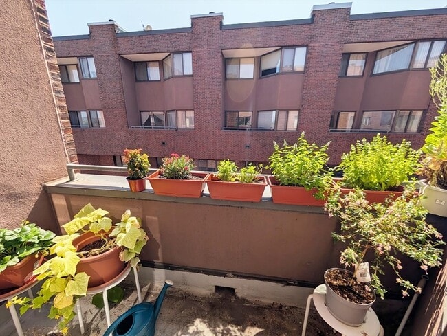 Photo - 147 Kelton St Unit 706