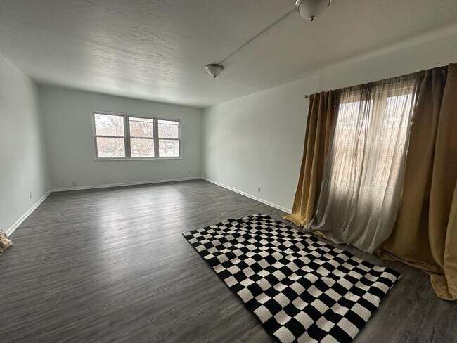 Photo - 3046 S Moreland Blvd