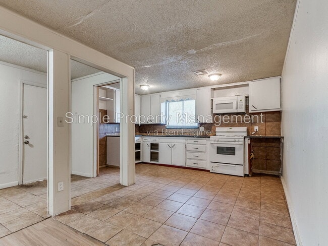 4012 Parkwoods Ln