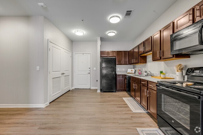 2 BR, 2 BA - 935SF - Kitchen - Forestwood