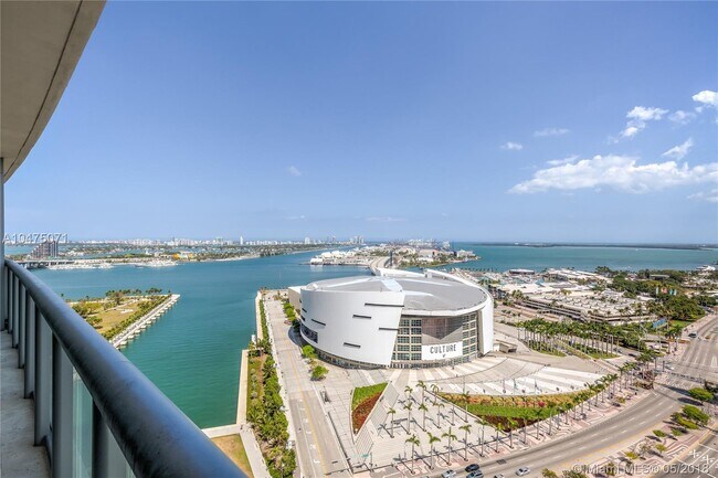 888 Biscayne Blvd Unit 2403