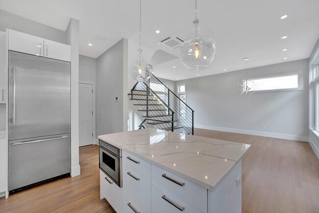 Photo - 297 Concord Ave Unidad 1