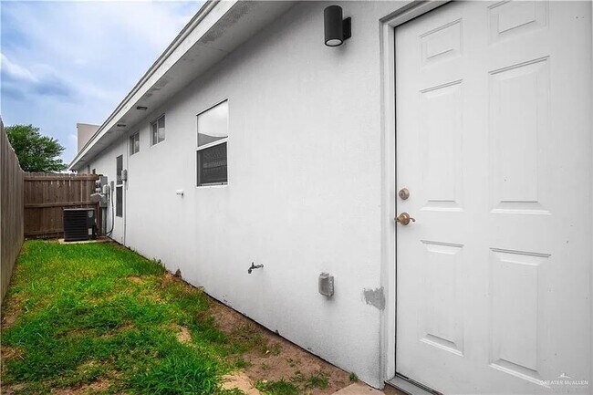 Photo - 2013 Stardust Ln Unit Apt 1
