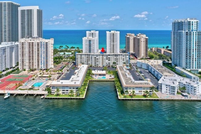 Building Photo - 1893 S Ocean Dr Unit 1893 S Ocean Drive 503, H