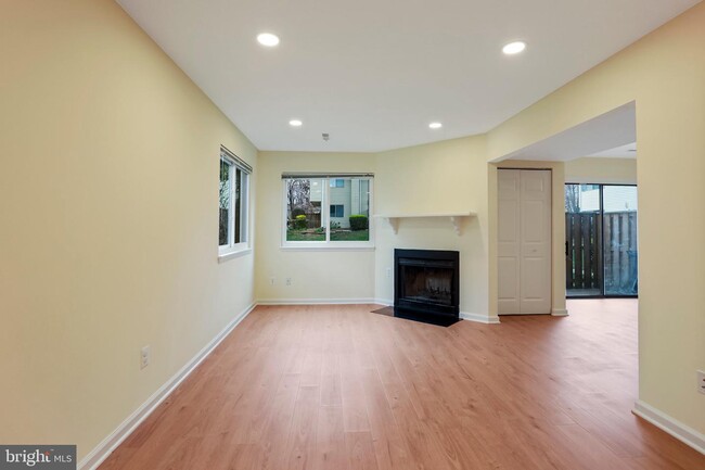 Photo - 9007 Sandalwood Dr Townhome