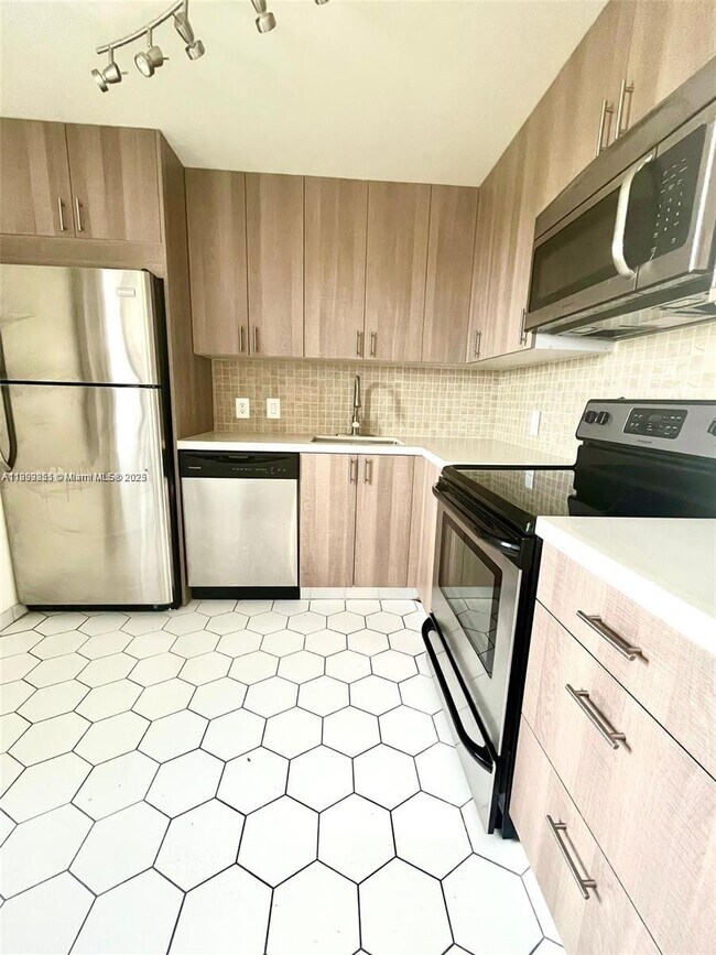 Building Photo - 3101 N Country Club Dr Unit 603